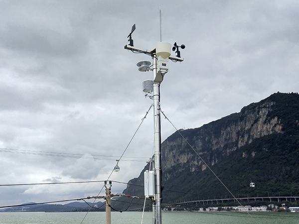 中小學<a href='http://www.sytde.com/' title='自動氣象站' target='_blank'><u>自動氣象站</u></a>